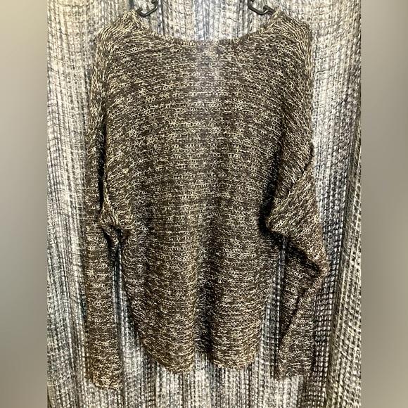 Universal Thread grey and white knitted v neck sweater size medium. - Picture 5 of 9